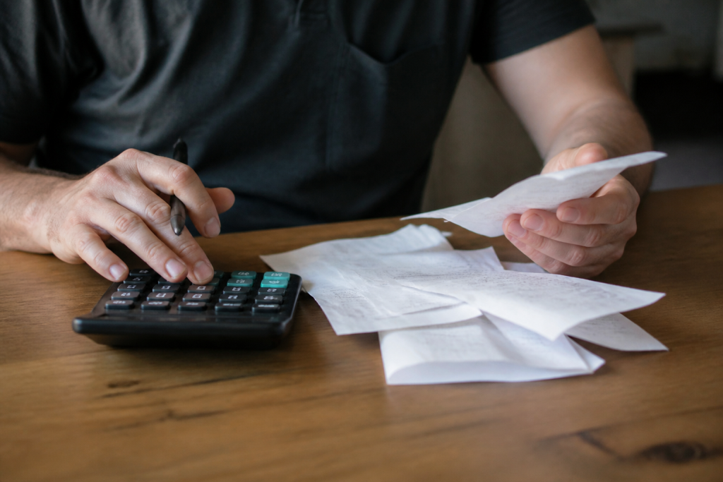 Calculatrice papiers cotisation montants chiffres visibles