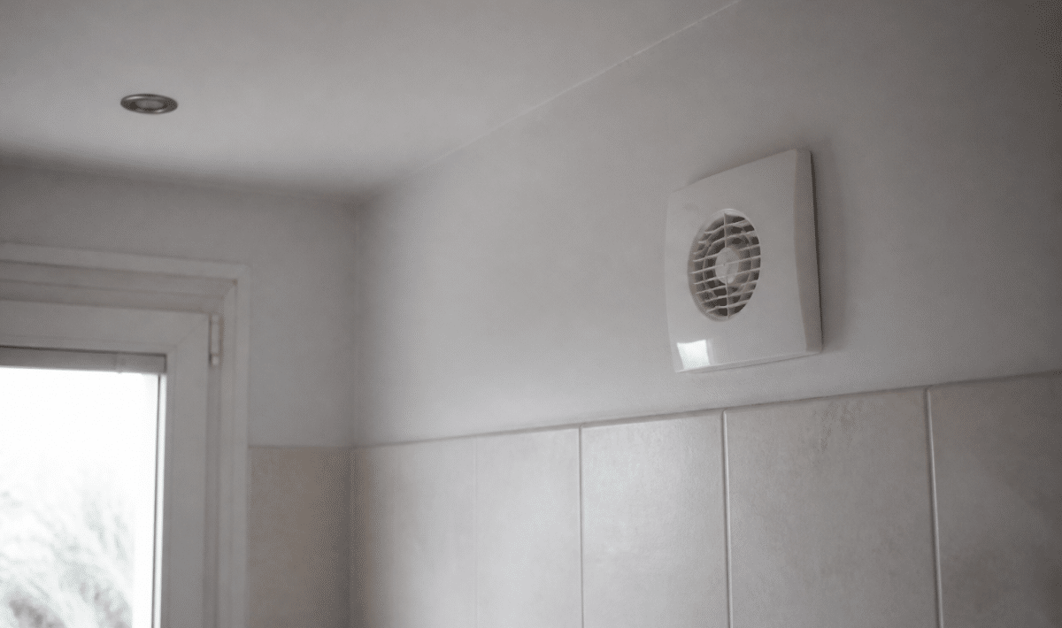 Ventilateur extraction mural blanc salle bain sans gaine